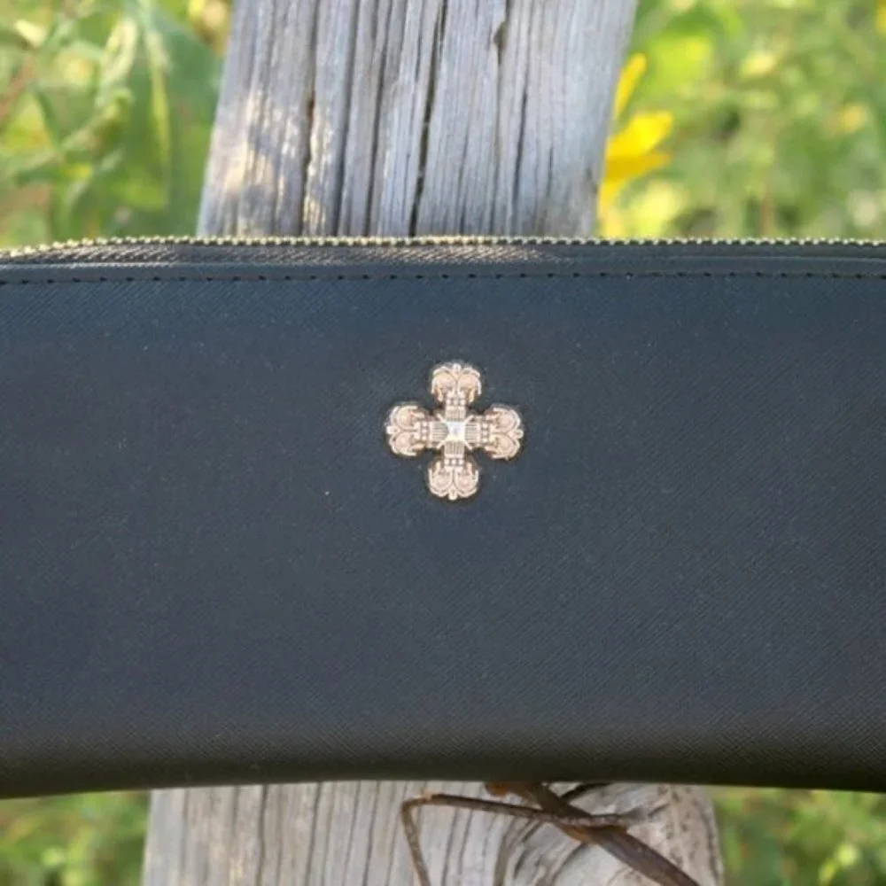 NWT Black Wallet Gold Hardware Bifold Women's Zipper Small Wristlet Clutch Bag